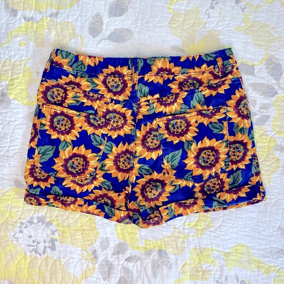 🌻Forever 21🌻 Denim Sunflower Print Shorts - Picture 2 of 5